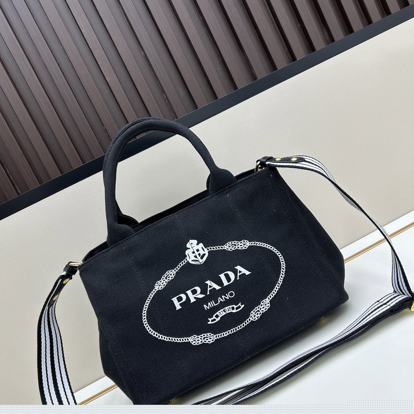 Pra*a shopping bags